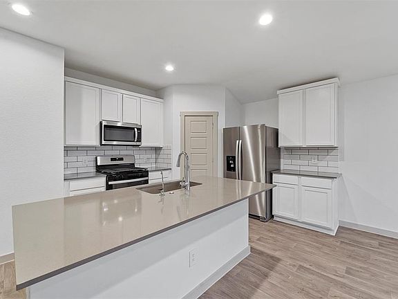 5th image of 7722 Murciana Dr