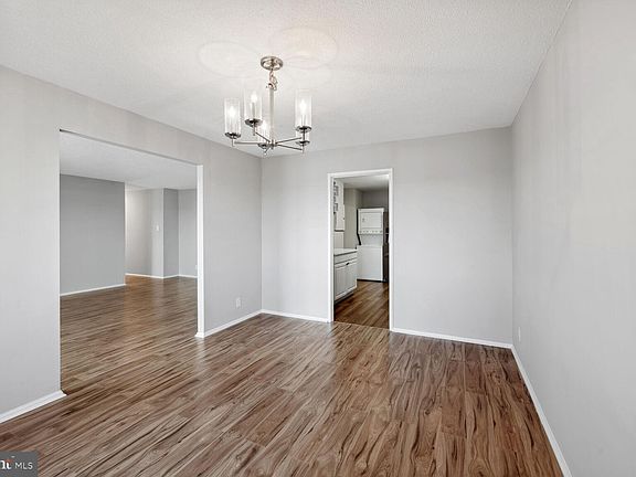 4th image of 309 Yoakum Pkwy APT 1118