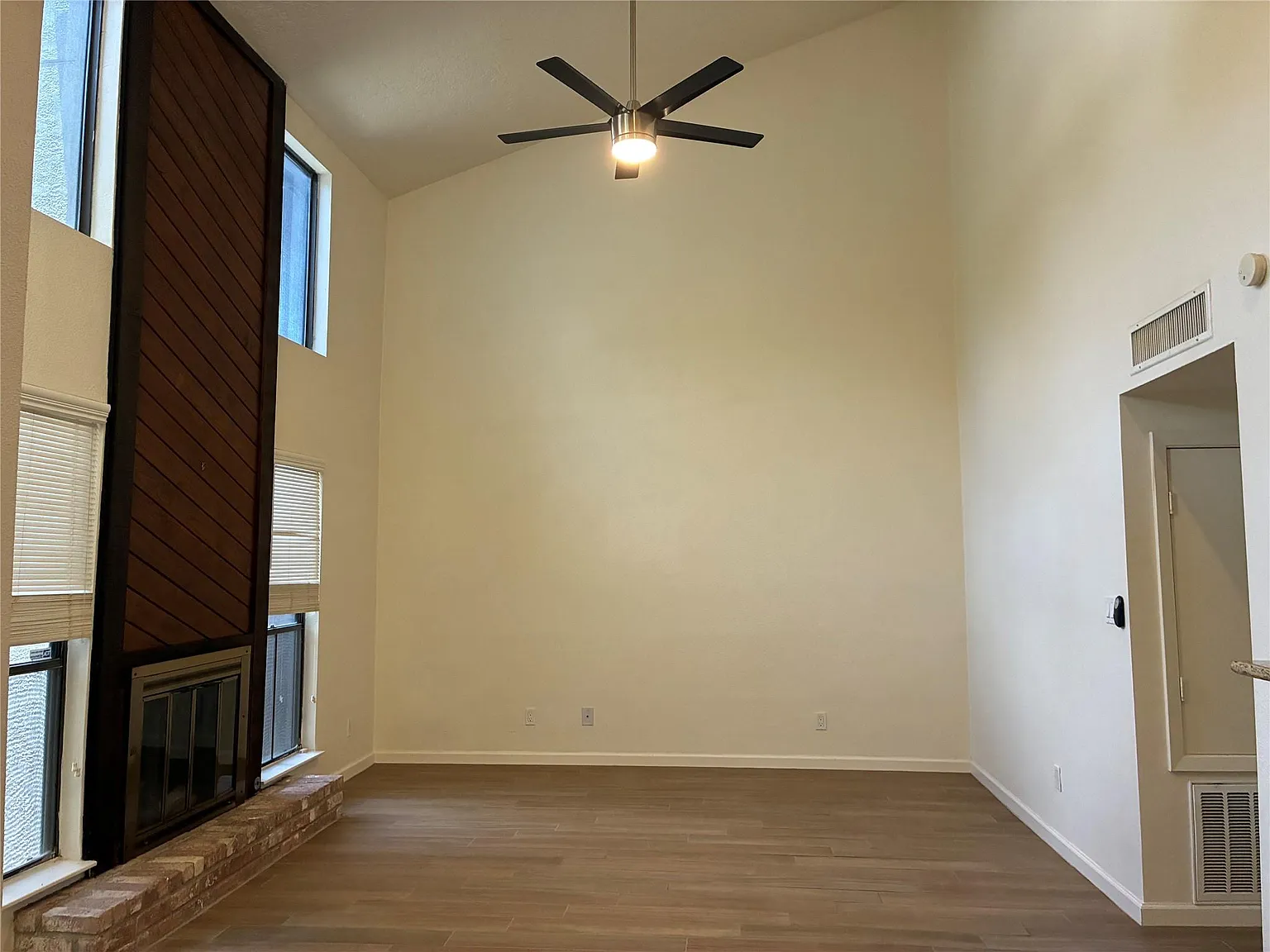 1 bed, 1.0 bath, 1008 sqft, $1,300 — Photo 4