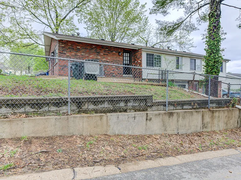 *Coming Available June 6th* Beautifully Renovated 2 bedroom in Arnold — Photo 12