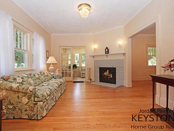 4th image of 742 Dorroll St NE