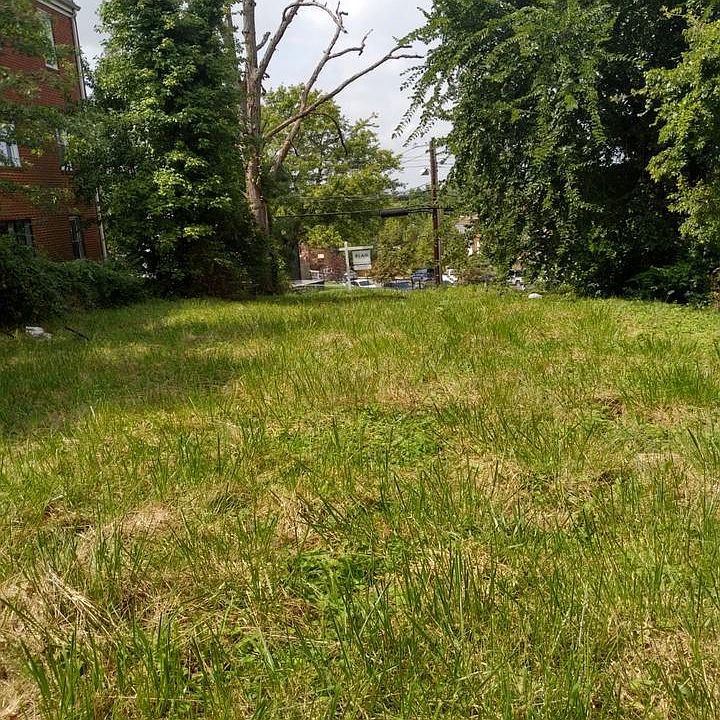 2nd image of 945 52nd St NE