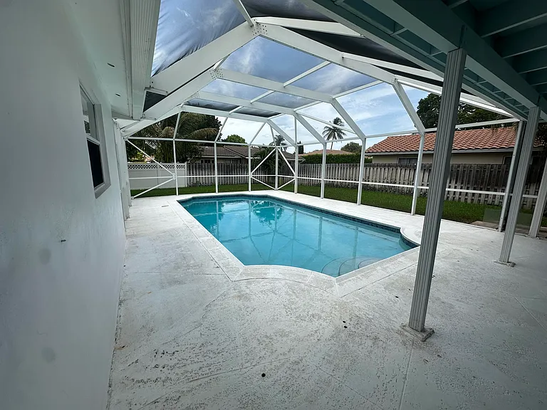 11261 NW 42nd St — Photo 35