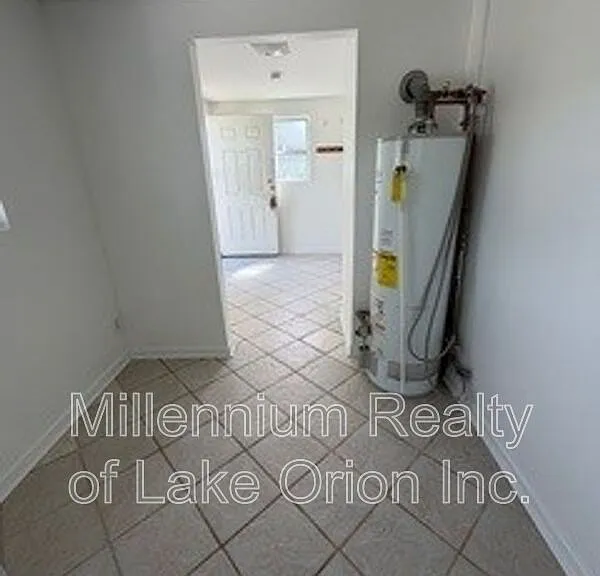 85 E Beverly Ave — Photo 6