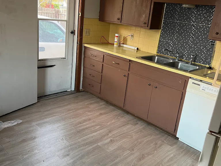 2385 S Erie Ave — Photo 16