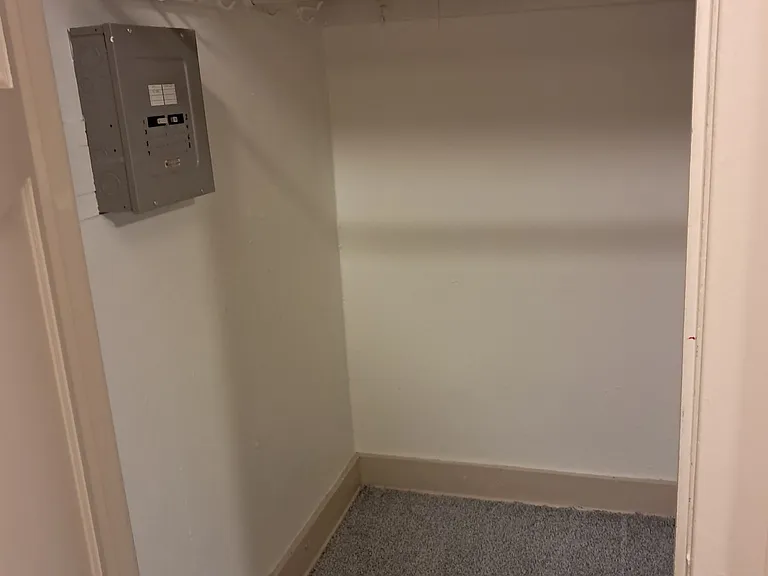 5709 W Burnham St #7 — Photo 7