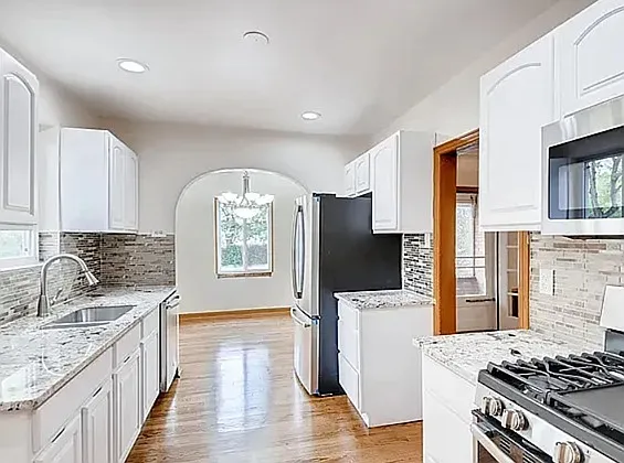 4 bed, 2527 sqft, $4,200 — Photo 3