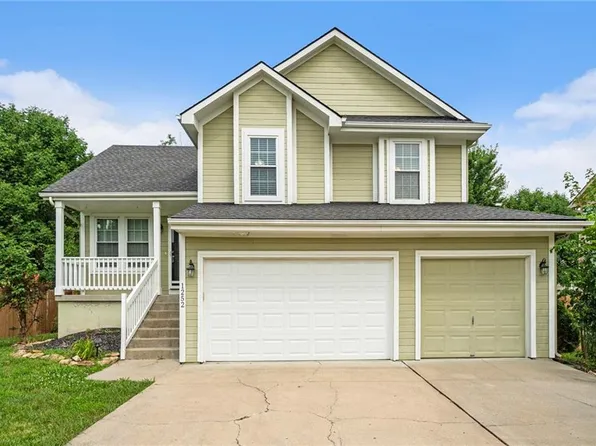 1252 SE Princeton Dr, Lees Summit, MO 64086