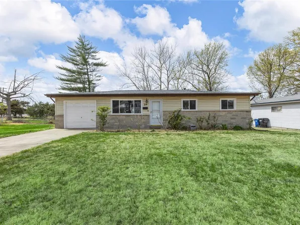 219 Linda Ln, Wentzville, MO 63385