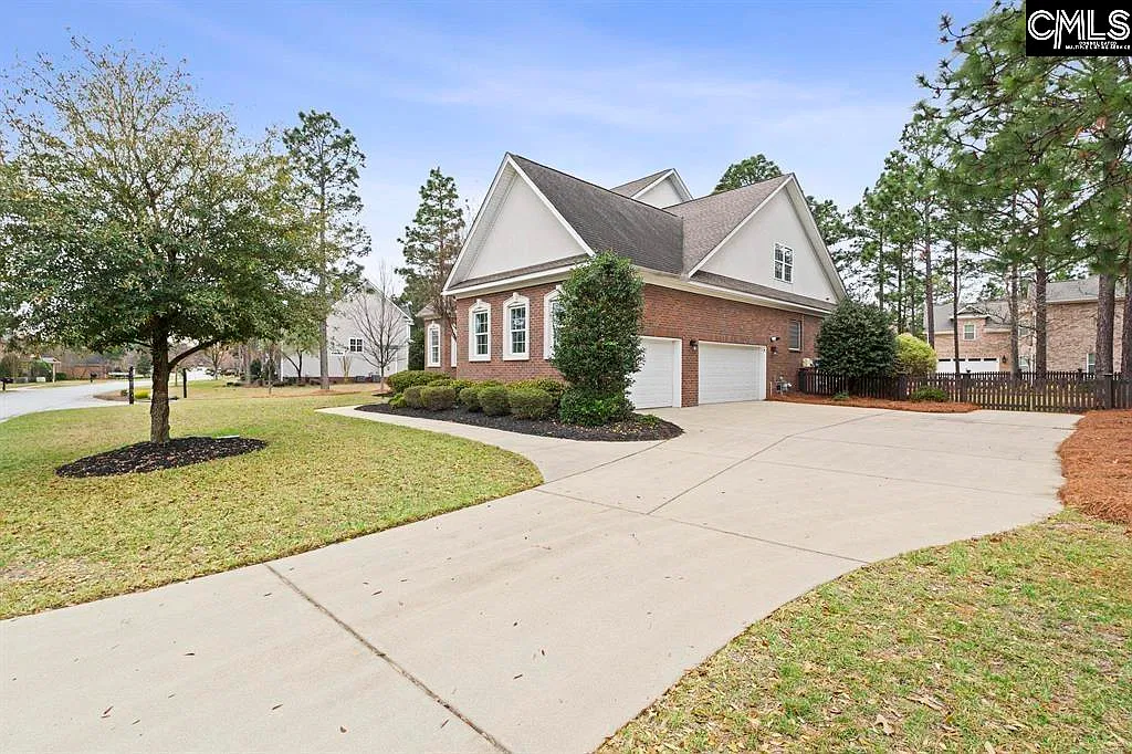 5 bed, 3780 sqft, $3,500 — Photo 2