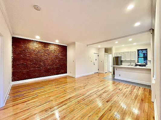 4th image of 437 W 44th St APT 5FE