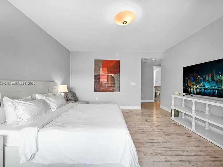 1435 Brickell Ave #3401 — Photo 11