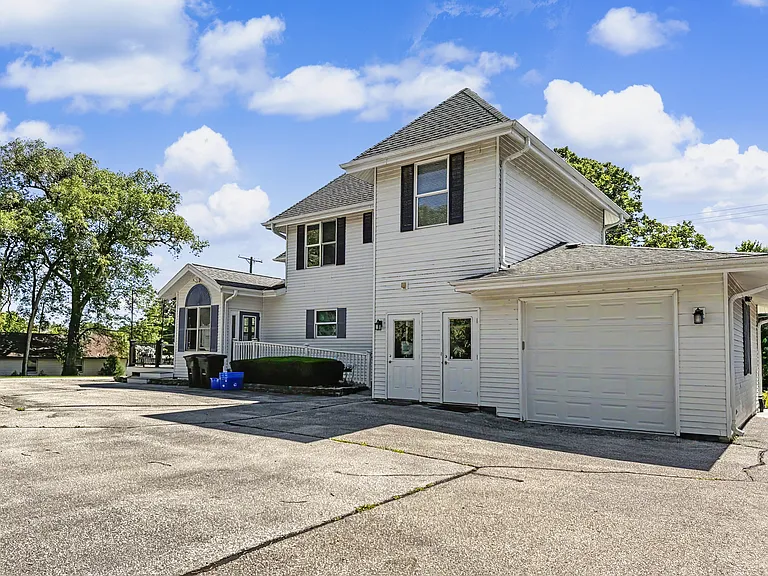 W330N4339 Lakeland Dr #B — Photo 33