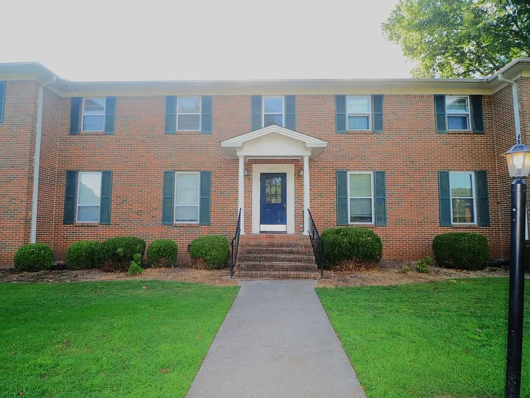 8205 Willowbrook Cir SE #C — Photo 1