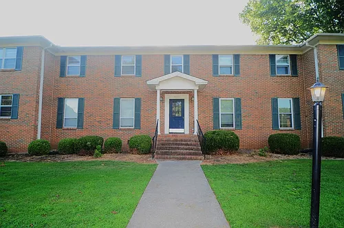 8205 Willowbrook Cir SE Photo 1