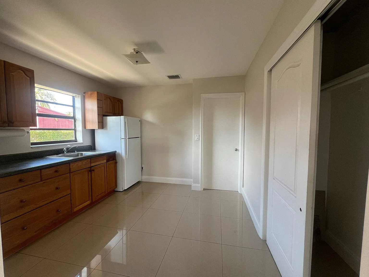 4501 SW 104th Ct — Photo 3