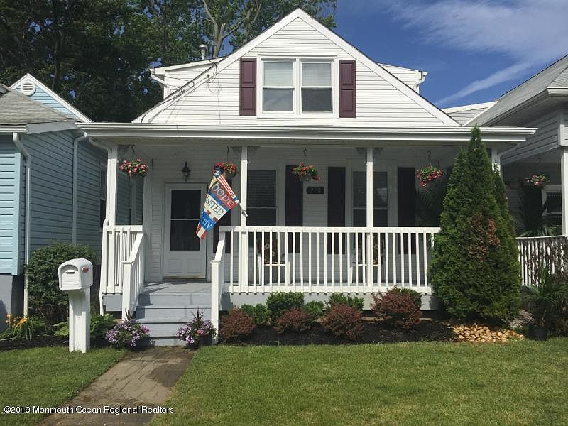 1st image of 220 Twilight Ave