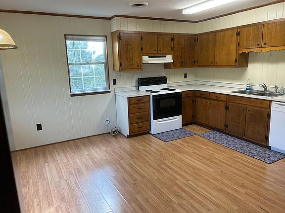 3rd image of 28041 Lee Hwy #2