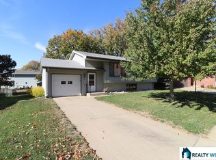 5619 Red Tail Cir, Lincoln, NE 68516