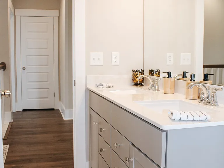 393 Oak Park St — Photo 15