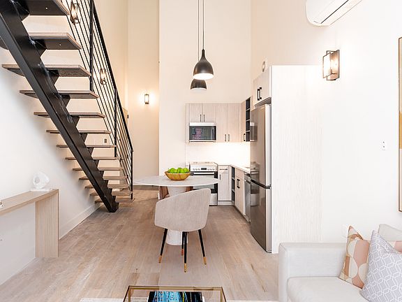 2nd image of 483 Driggs Ave #3K