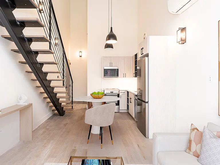 483 Driggs Ave #4B — Photo 1