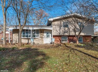 2418 E Thornwood Dr, Lindenhurst, IL