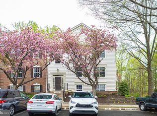 3800 Green Ridge Ct APT 301, Fairfax, VA 22033
