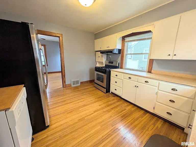 304 Redbud Dr — Photo 16