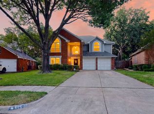 3400 Paint Brush Ln, Bedford, TX 76021