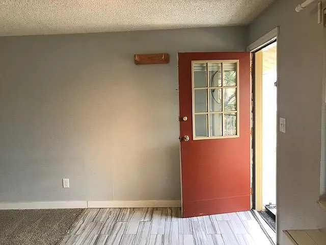Sunny Entrance