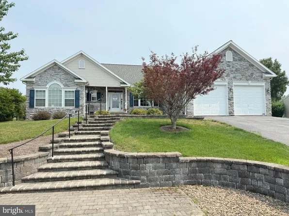 2858 Big Dipper Ln #20, Chambersburg, PA 17202