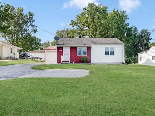 1823 Rainbow Dr, Waterloo, IA 50701