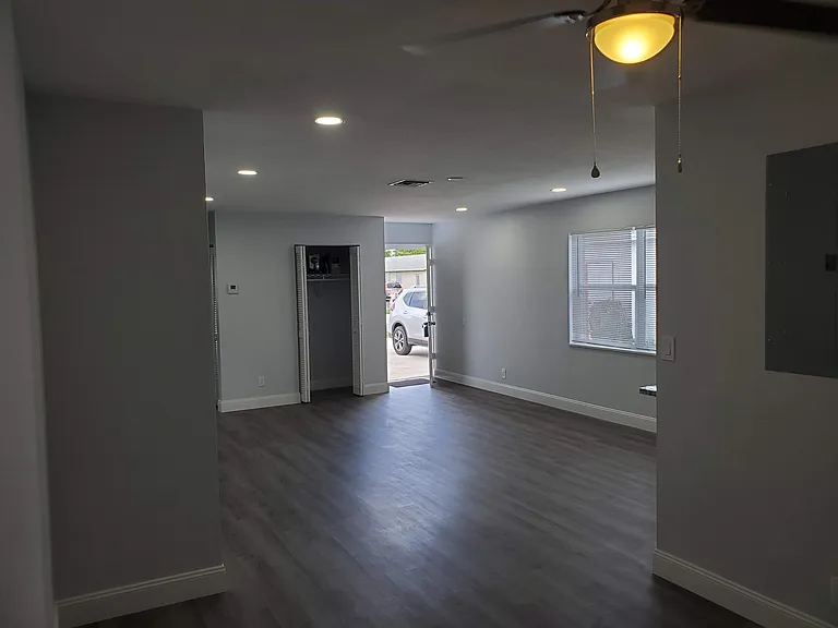 516 NW 53rd St — Photo 2