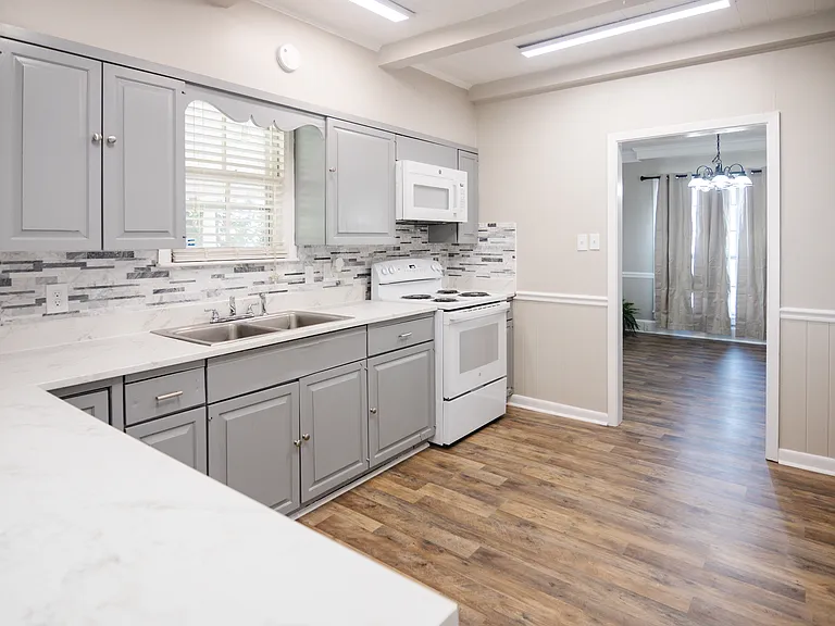 311 S Morgan Ave — Photo 6