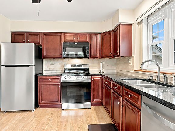5th image of 556 Park View Ter Unit 17-5