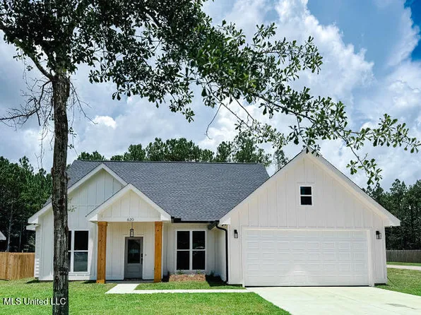620 Edna St, Waveland, MS 39576