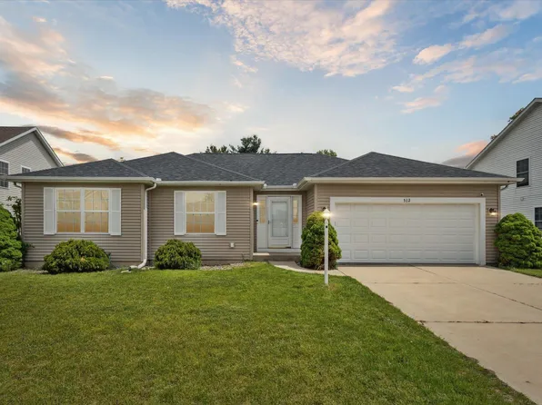 512 Shepherds Cove Dr, Osceola, IN 46561