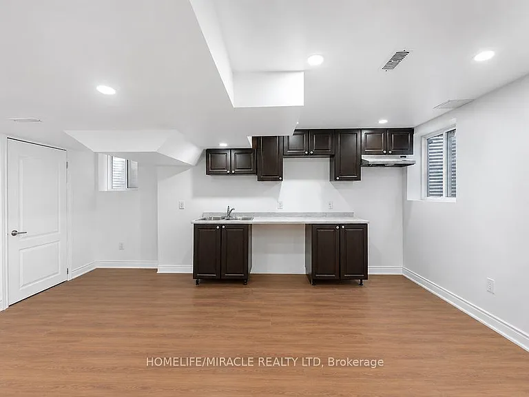 1583 Frolis St — Photo 15