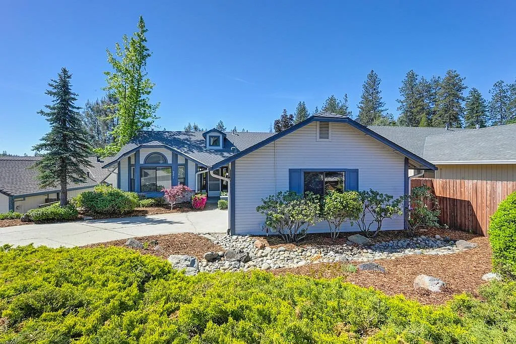 221 Cypress Hill Dr photo 1