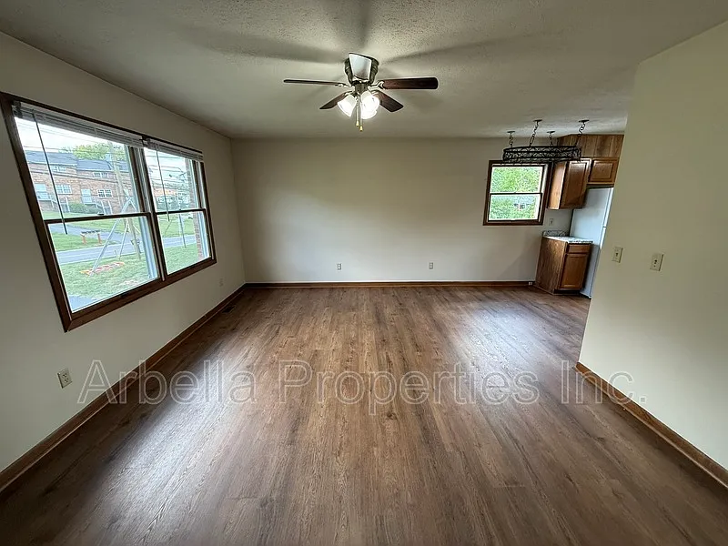 2 bed, 1.0 bath, 900 sqft, $1,225 — Photo 4