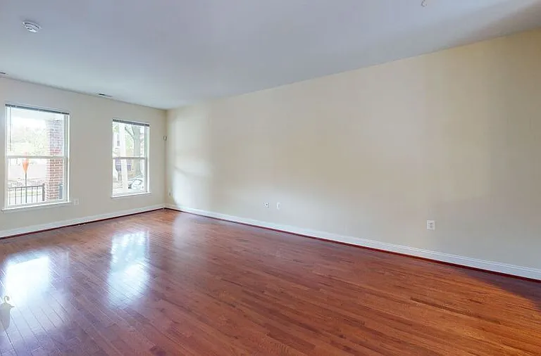 720 Barnes St NE — Photo 6