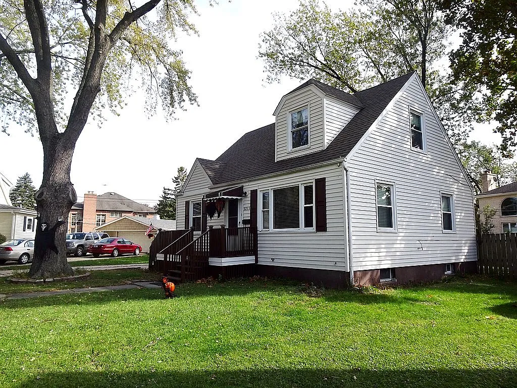 8215 W Ainslie St photo 1