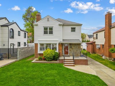 8232 215th St, Jamaica, NY, 11427