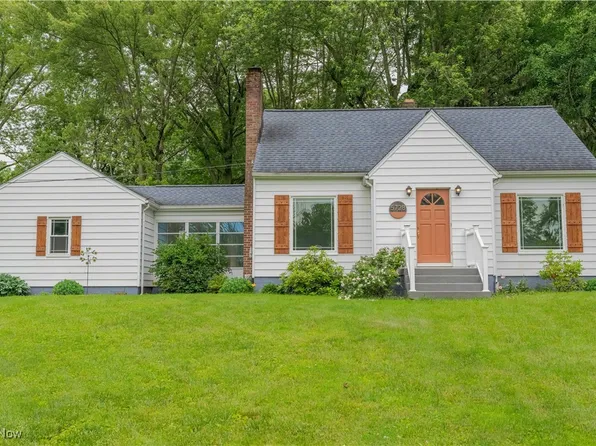 5728 Dailey Rd, Akron, OH 44319