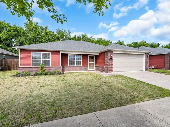 1223 S Springfield Dr, Fayetteville, AR 72704