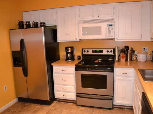 3744A Madison Ln, Falls Church, VA 22041
