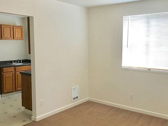 4th image of 111 10th St SE APT 3
