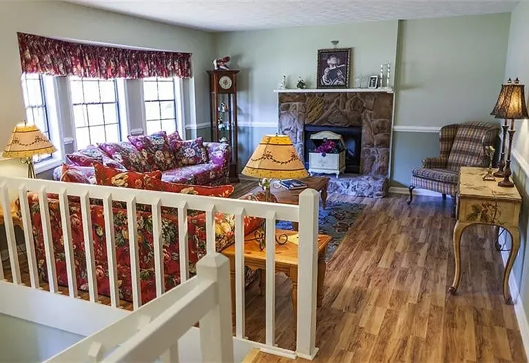 Ember Cir — Photo 28