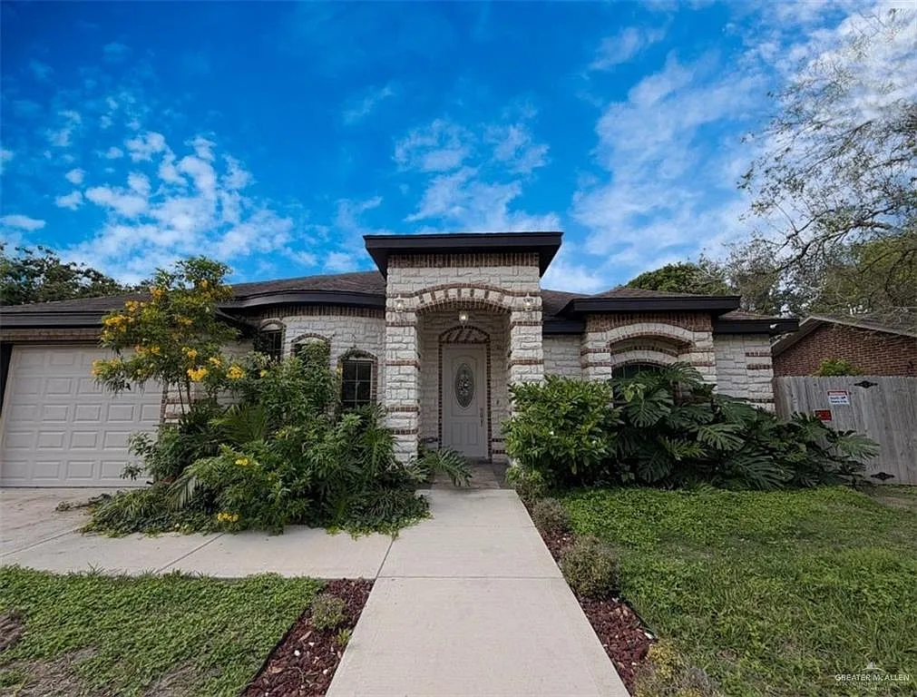 3 bed, 3.0 bath, 2179 sqft, $2,200 — Photo 1